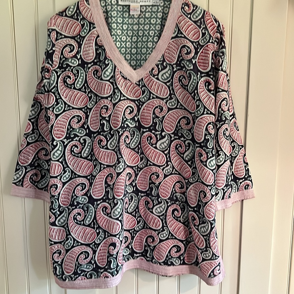Ladies Gretchen Scott tunic top.
